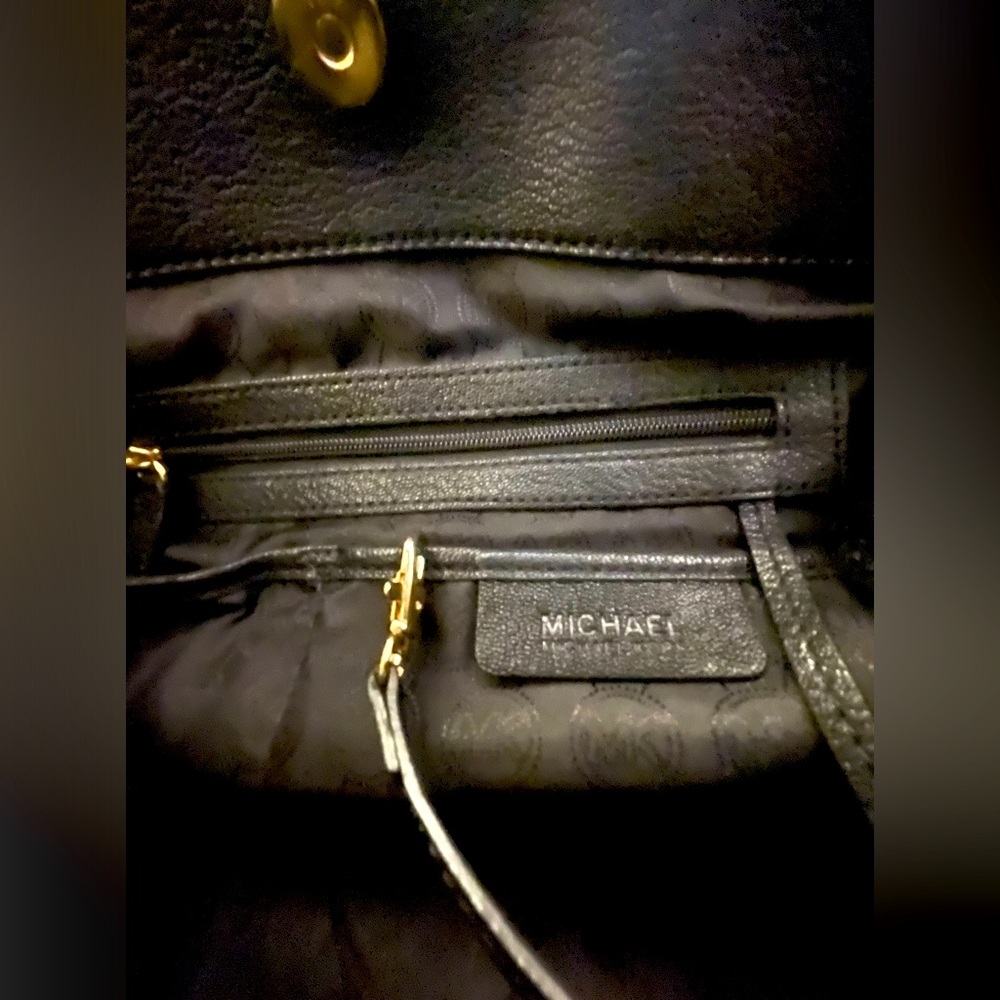 Good Condition👜MK Michael Kors Black textured bag👜with grommets. - Picture 7 of 7